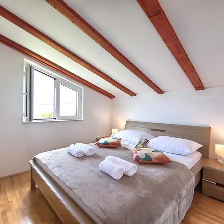 Holiday home Srecko Polaca