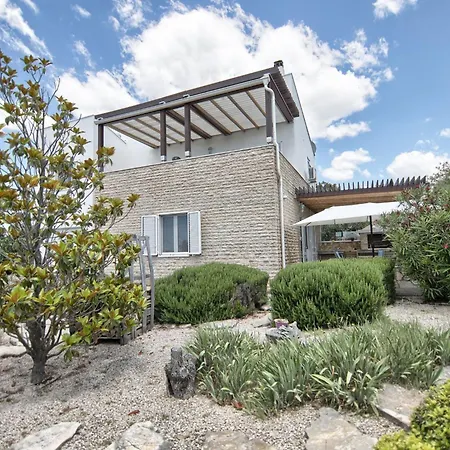 Holiday home Srecko Polaca