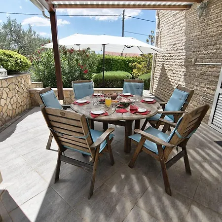 Holiday home Srecko Polaca